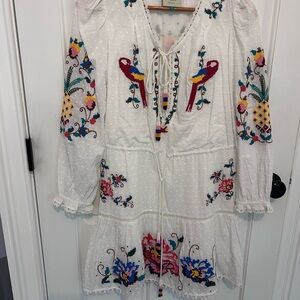 Farm Rio Embroidered White Boho Tunic Dress with Colorful Parrot Motifs small
